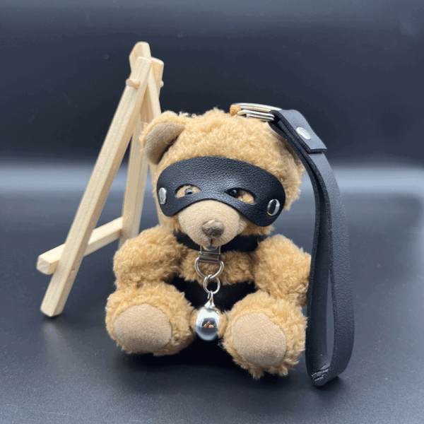 Kinky bear with collar